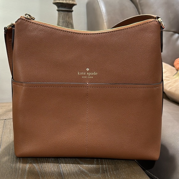 Kate Spade bucket purse with 2 front pockets. Tan leather. New W/O tags - Picture 11 of 14